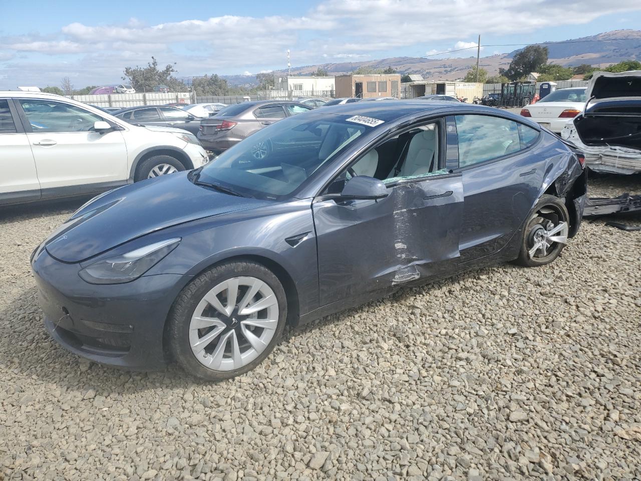 TESLA MODEL 3