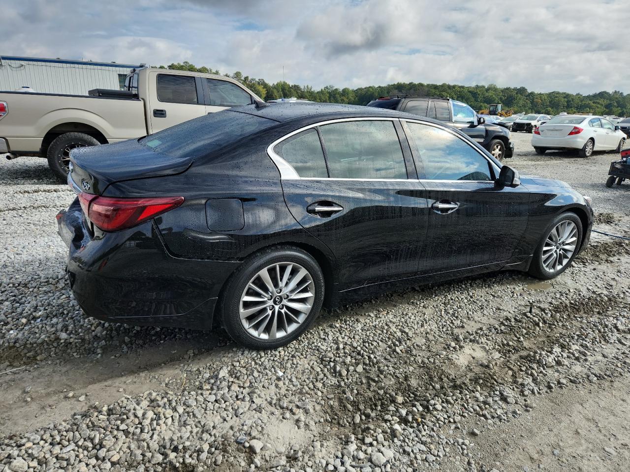 INFINITI Q50 LUXE