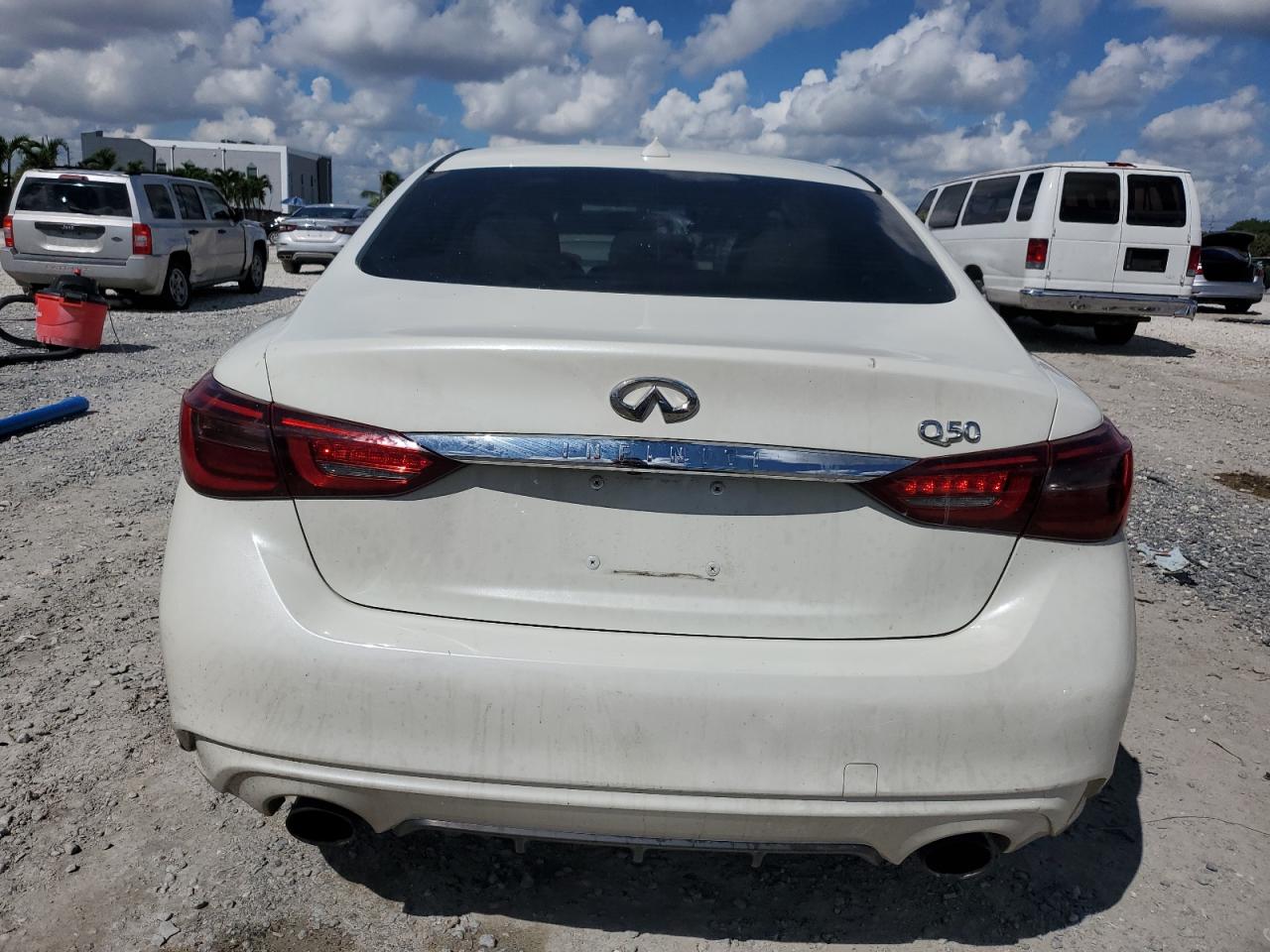 INFINITI Q50 LUXE