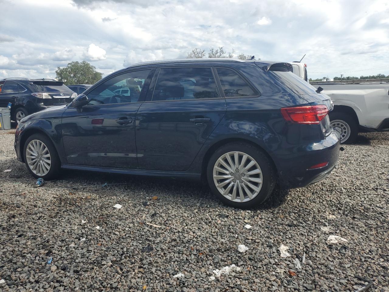 AUDI A3 E-TRON PREMIUM