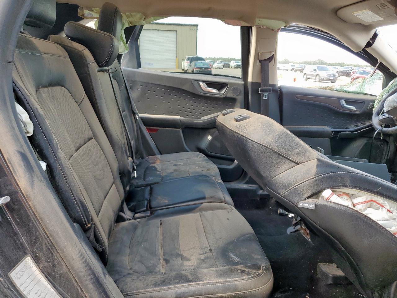 FORD ESCAPE TITANIUM