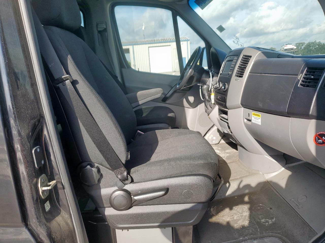 MERCEDES-BENZ SPRINTER 2500