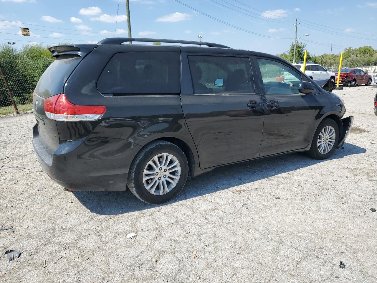 TOYOTA SIENNA XLE