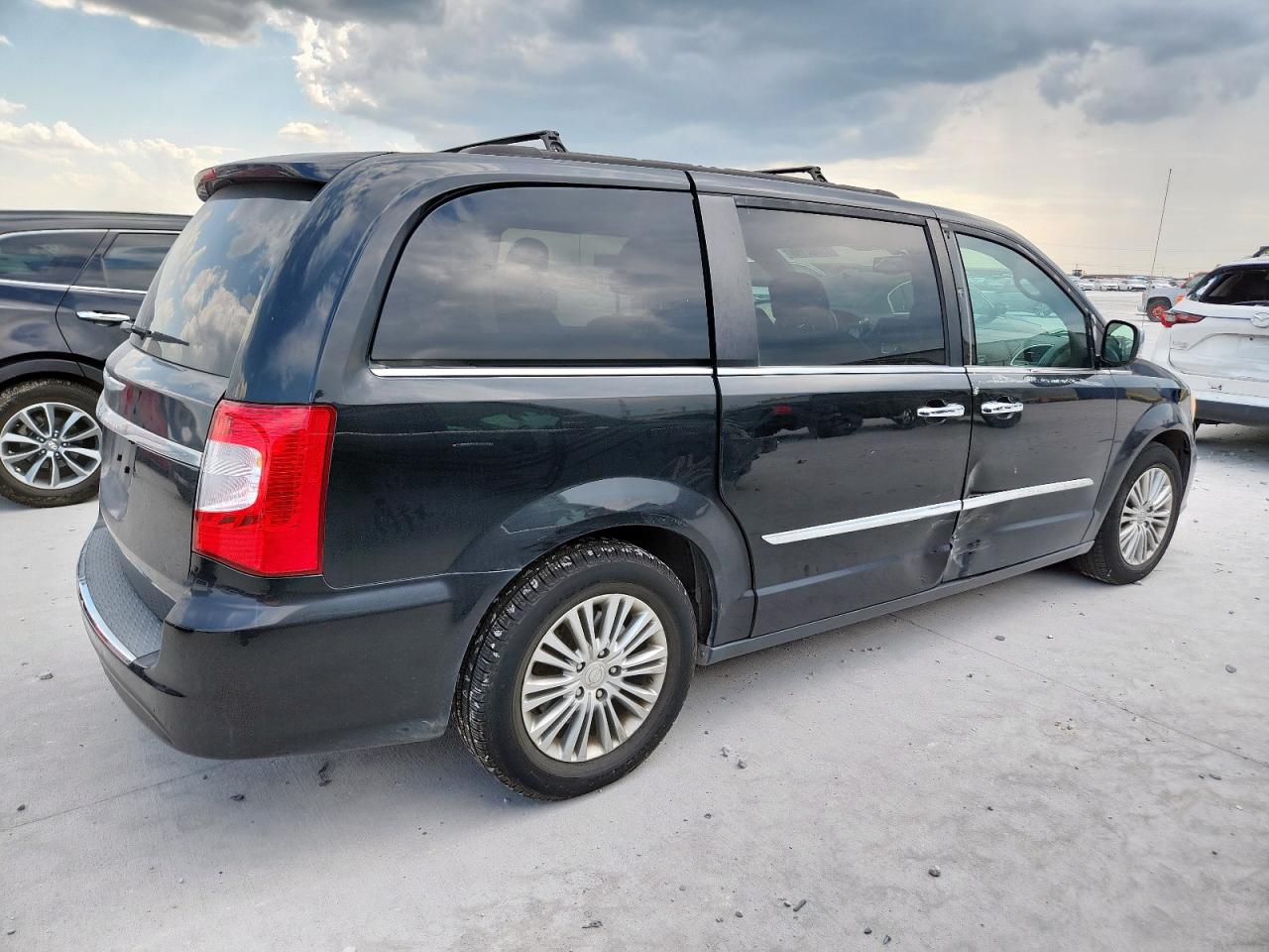 CHRYSLER TOWN & COUNTRY TOURING L