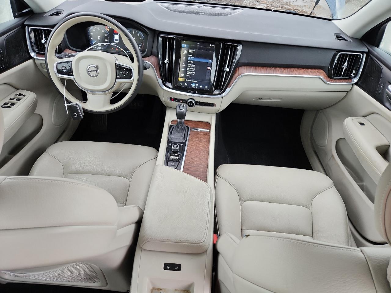 VOLVO S60 T6 MOMENTUM