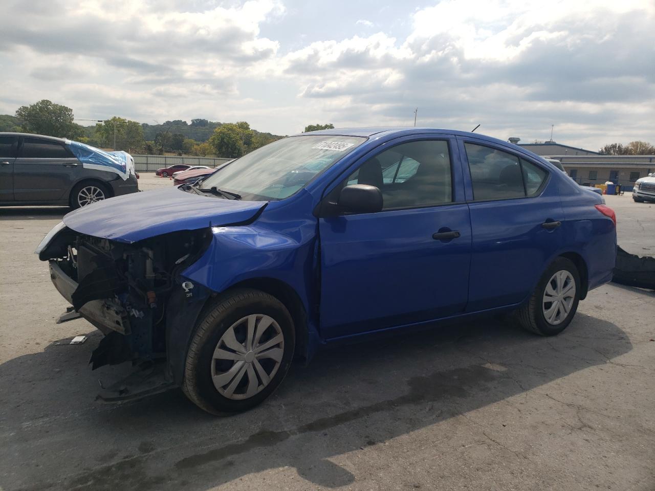 NISSAN VERSA S