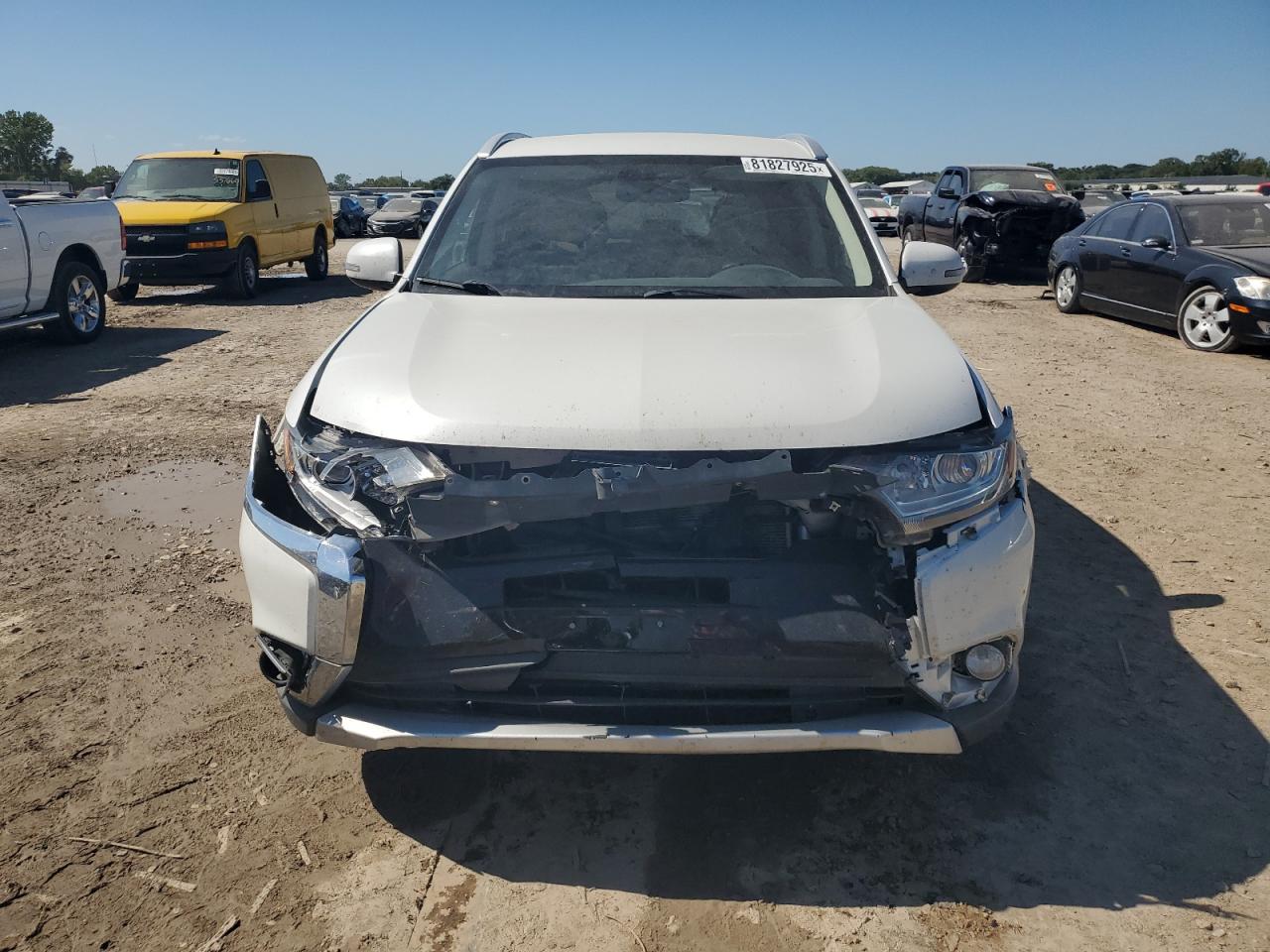 MITSUBISHI OUTLANDER SE