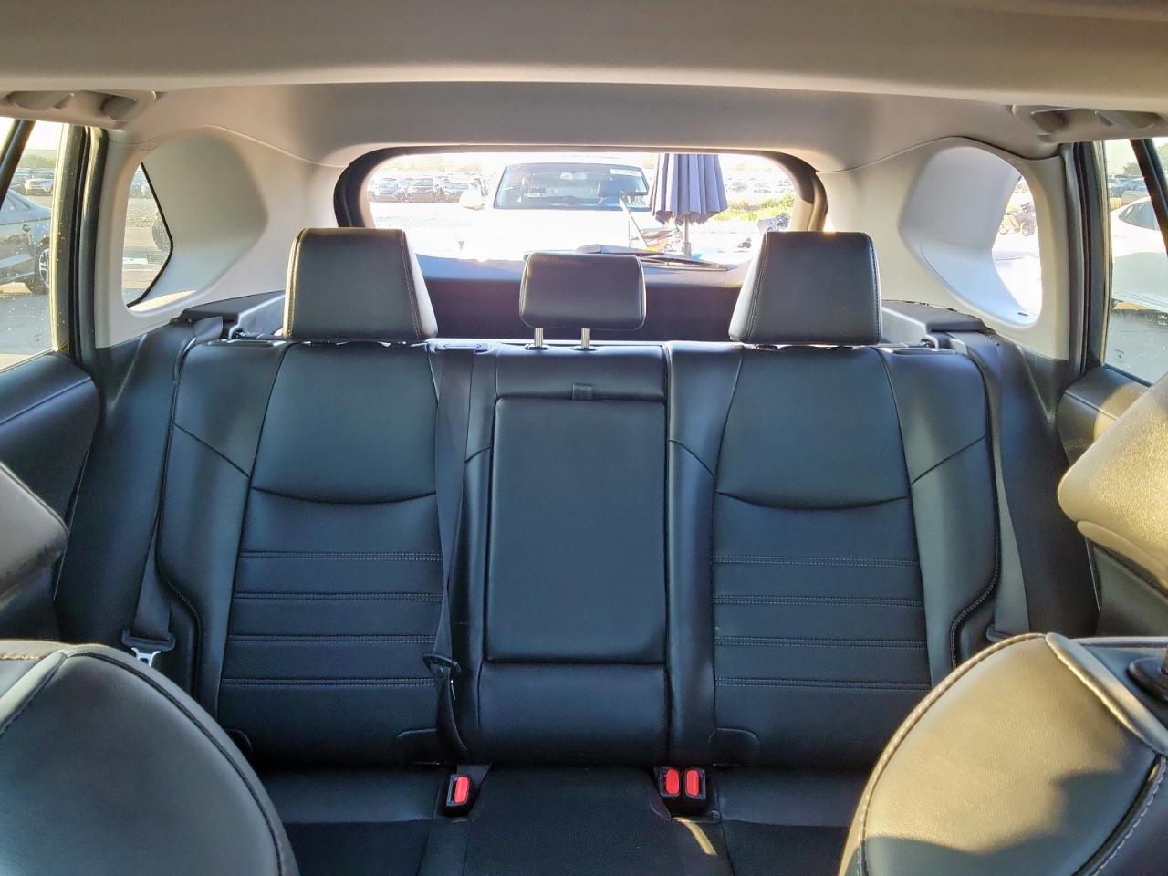 TOYOTA RAV4 XLE PREMIUM