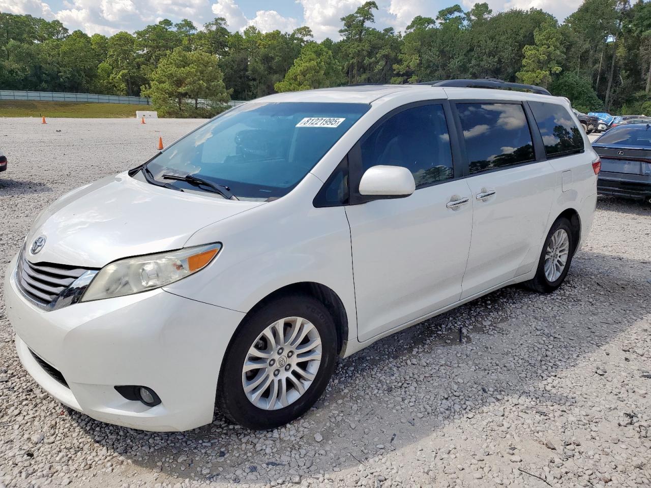 TOYOTA SIENNA XLE