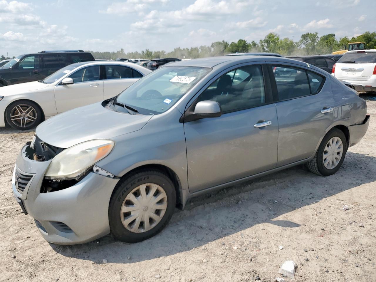 NISSAN VERSA S