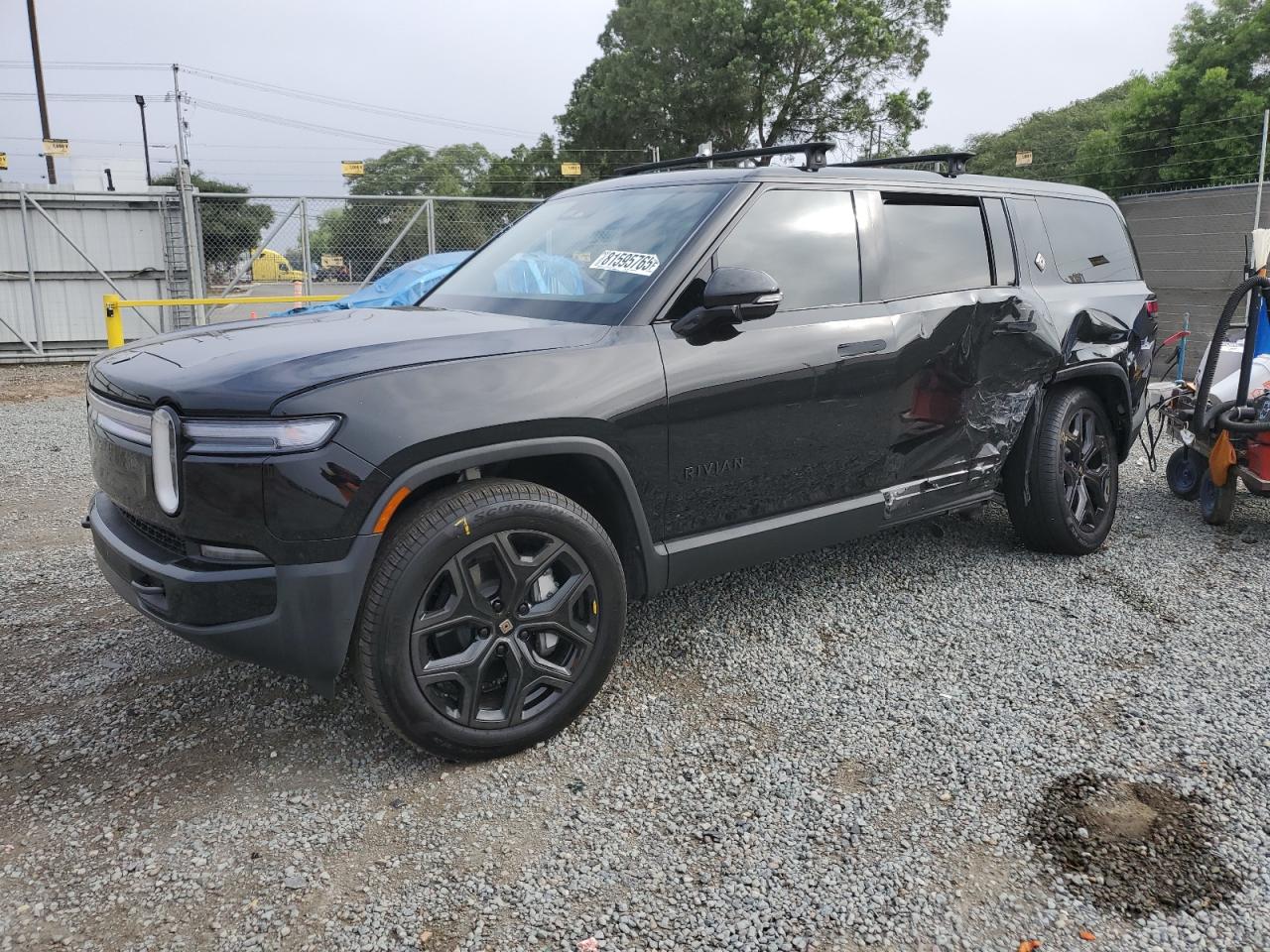 RIVIAN R1S ADVENTURE