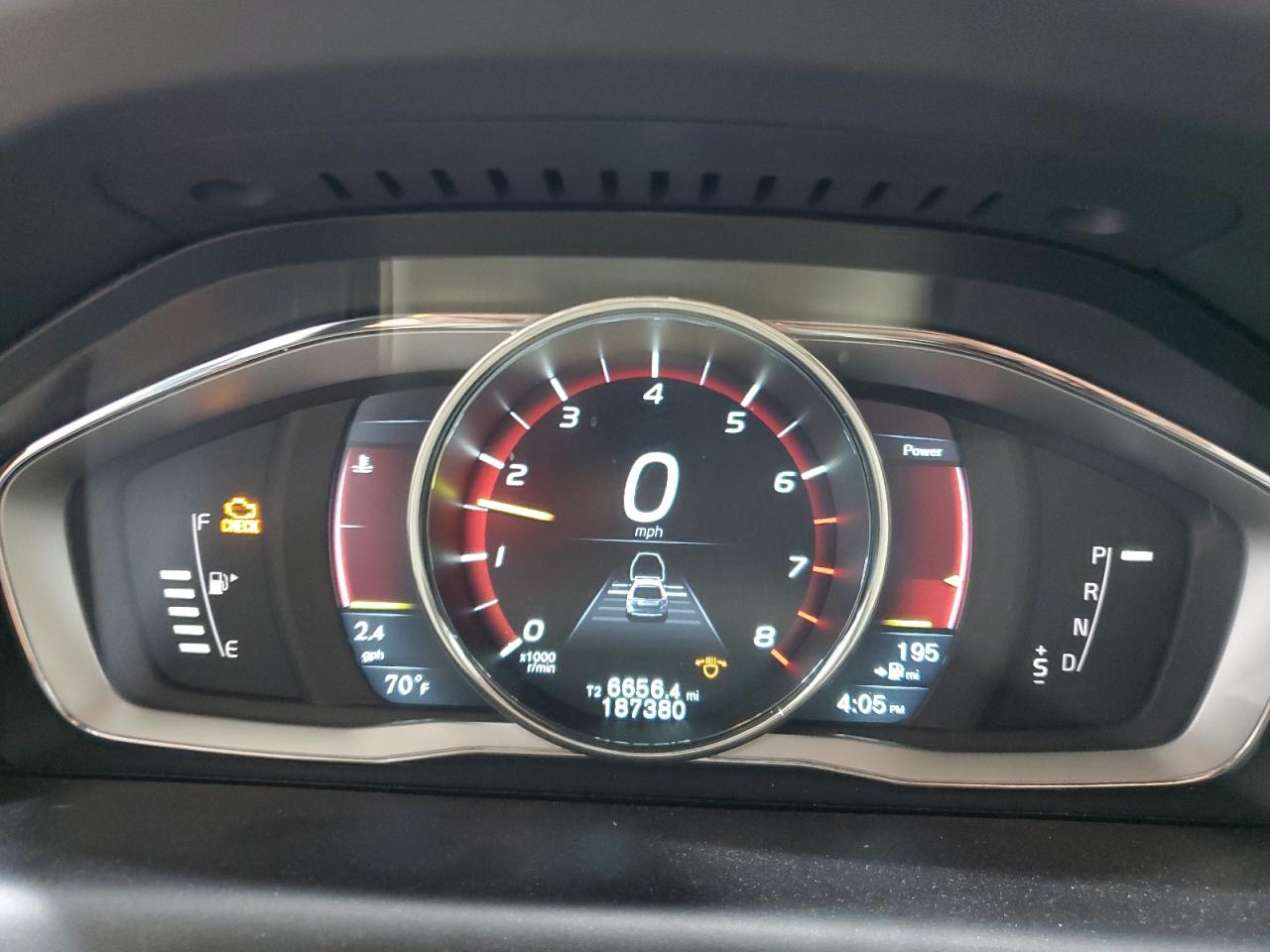 VOLVO XC60 T6 PLATINUM