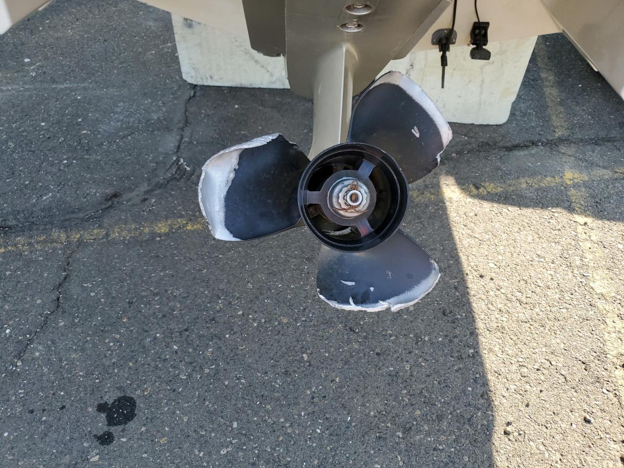 Lot #3257140220 2006 BLUE WATER BOAT