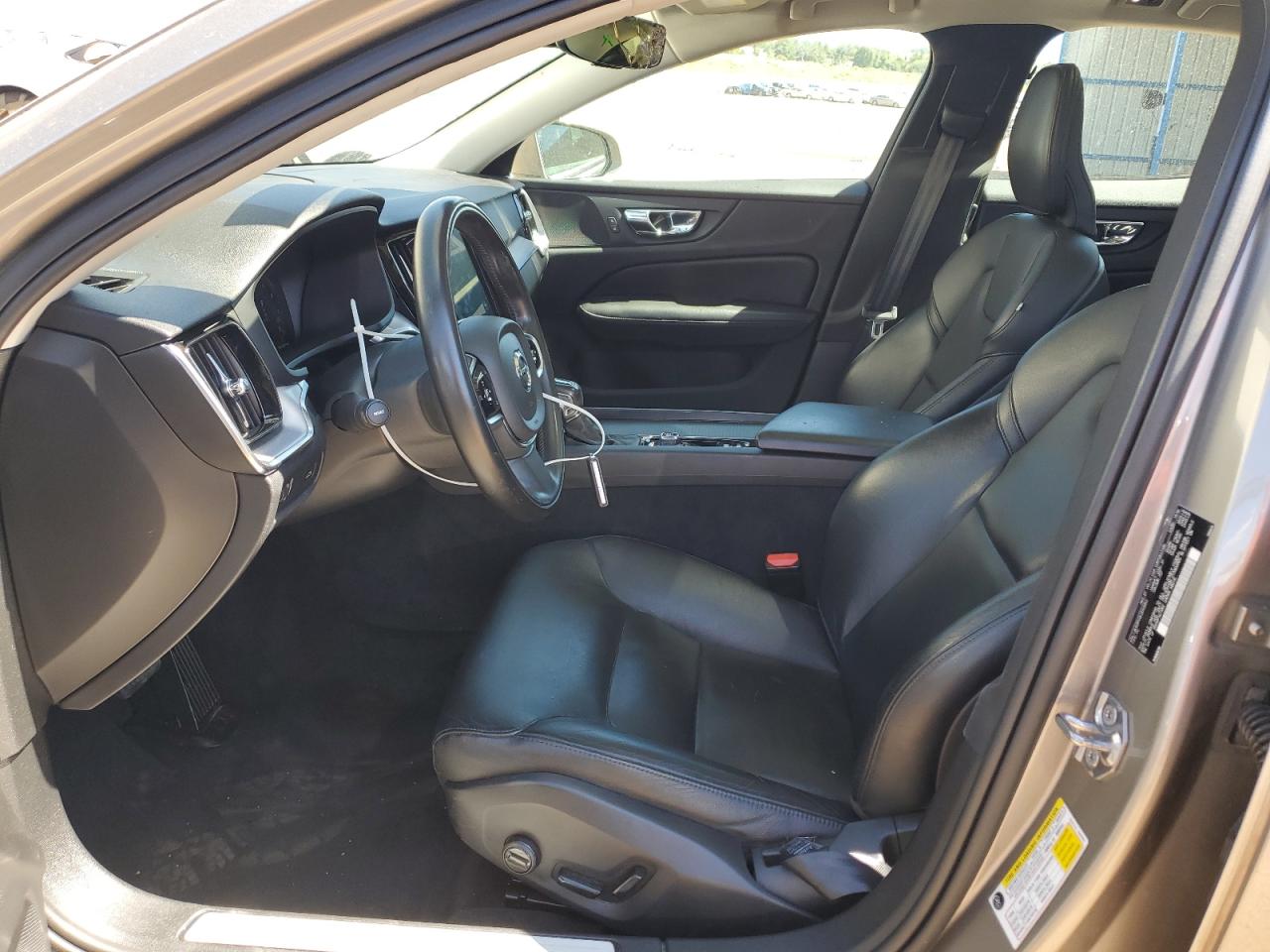 VOLVO S60 T5 MOMENTUM