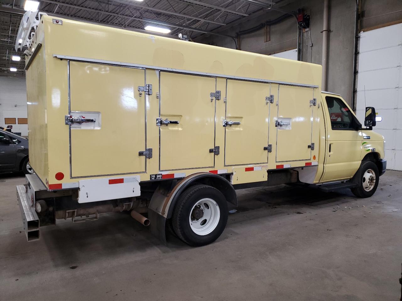 FORD ECONOLINE E450 SUPER DUTY CUTAWAY VAN