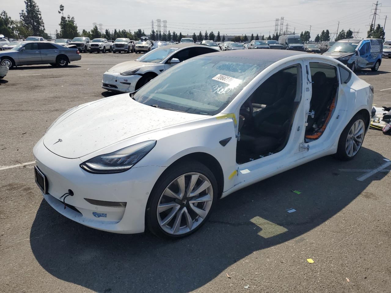 TESLA MODEL 3