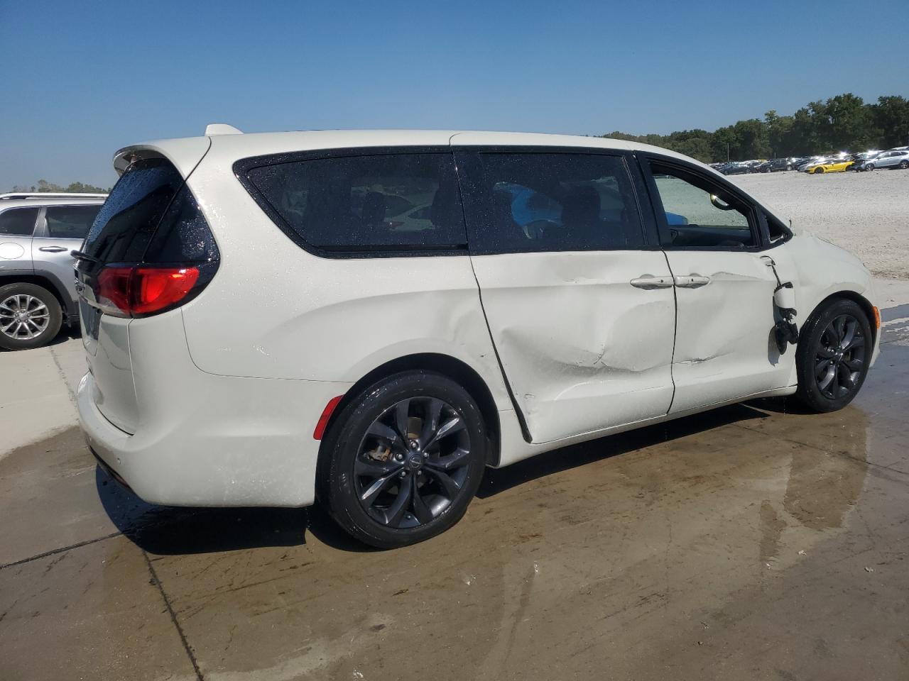 CHRYSLER PACIFICA TOURING PLUS