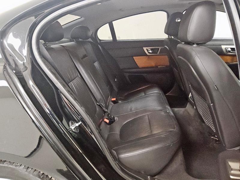 2010 JAGUAR XF LUXURY - SAJWA0FA1AHR57796