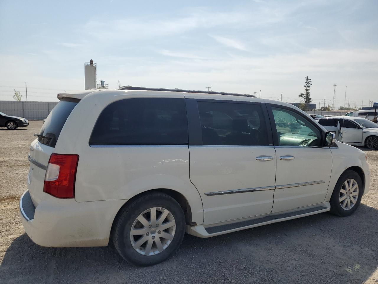 CHRYSLER TOWN & COUNTRY TOURING L