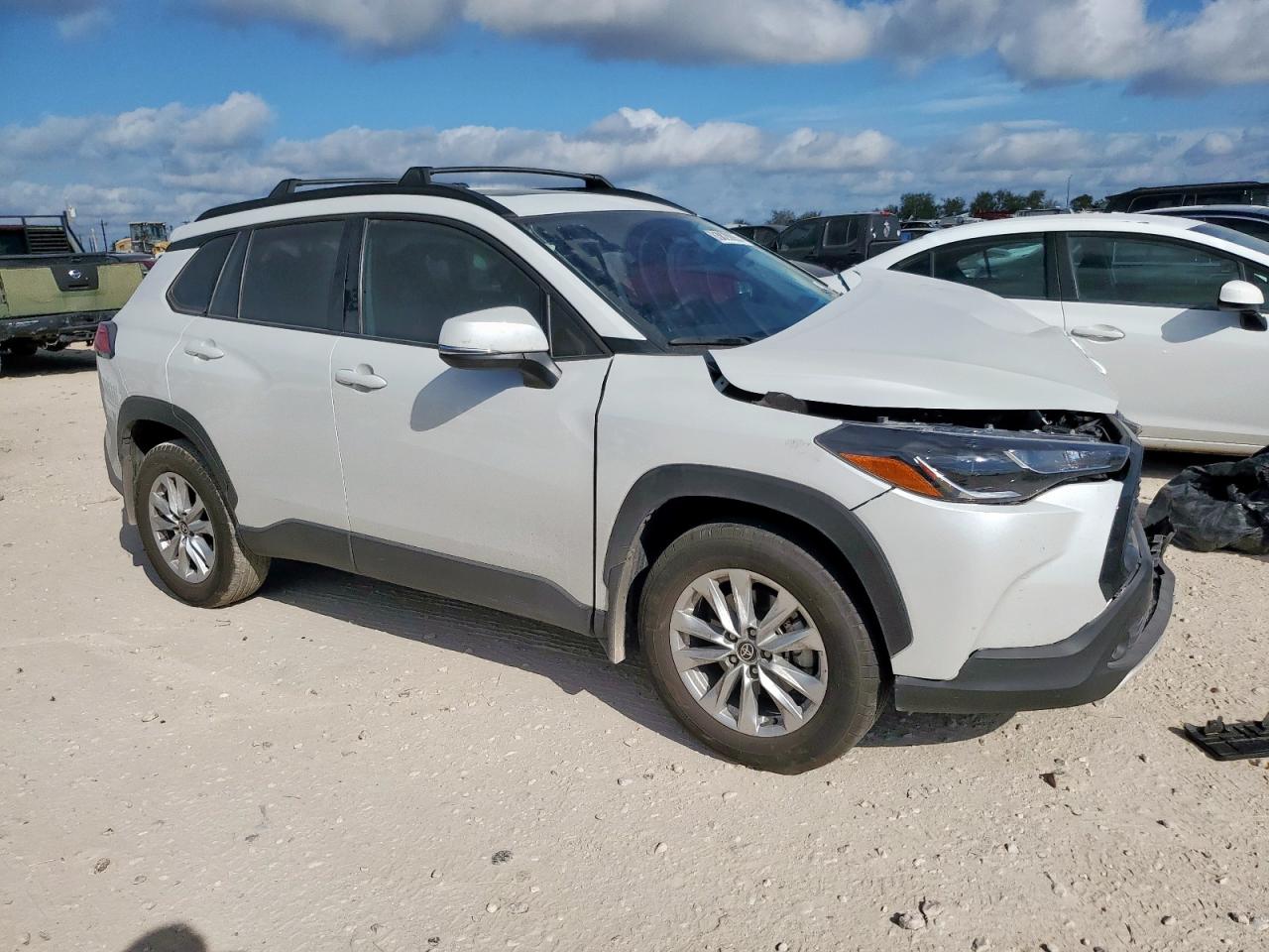 TOYOTA COROLLA CROSS LE