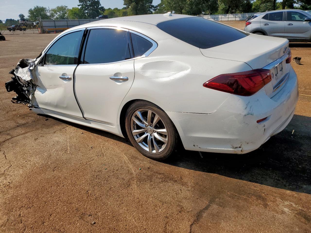 INFINITI Q70 3.7 LUXE