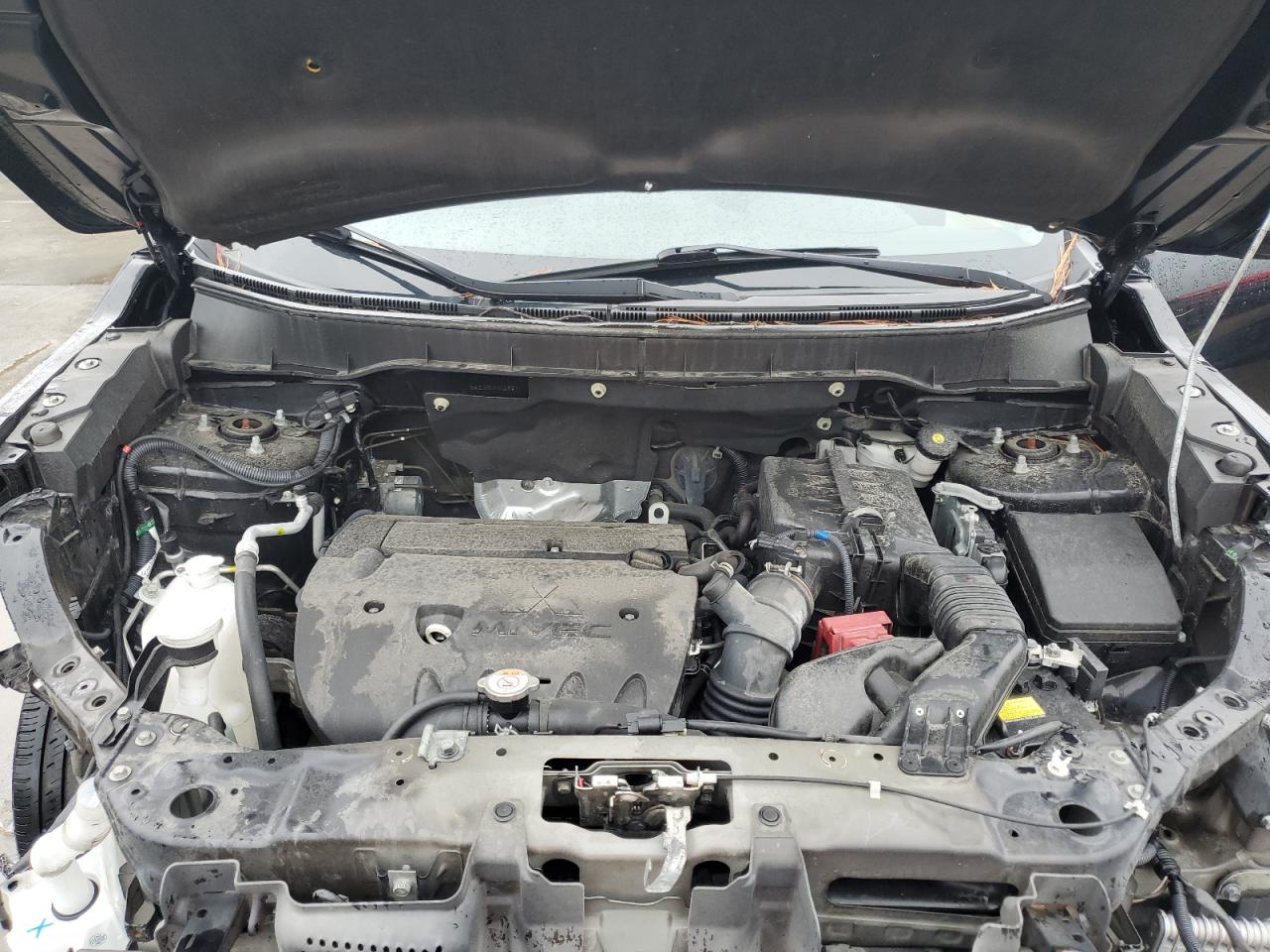 MITSUBISHI OUTLANDER SE