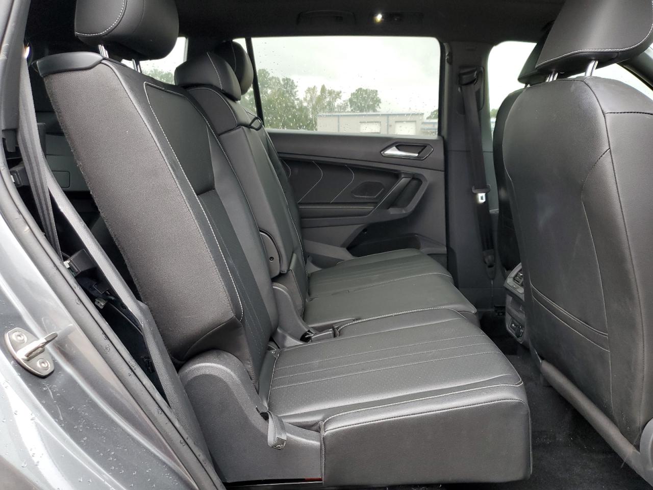 VOLKSWAGEN TIGUAN SE R-LINE BLACK