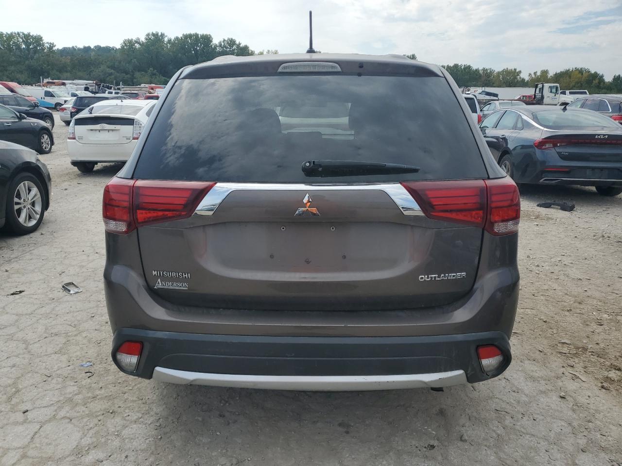 MITSUBISHI OUTLANDER ES