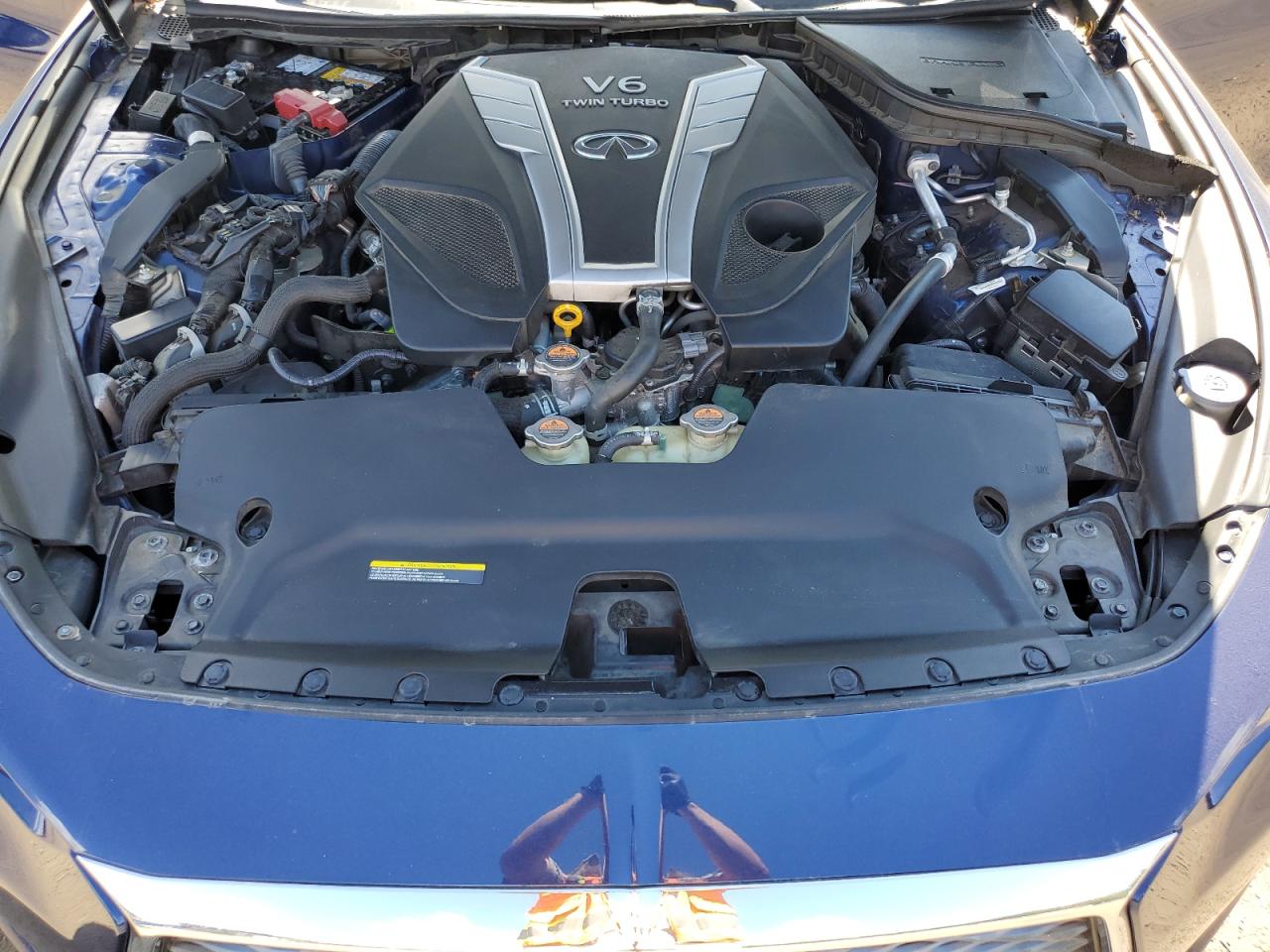 INFINITI Q60 LUXE 300