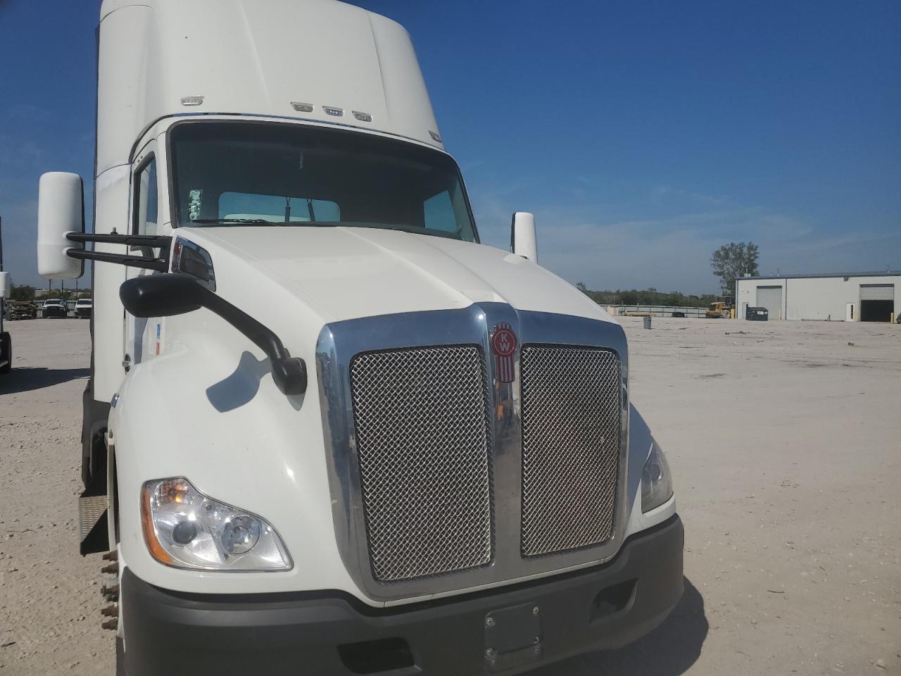 Lot #3266057327 2017 KENWORTH T680