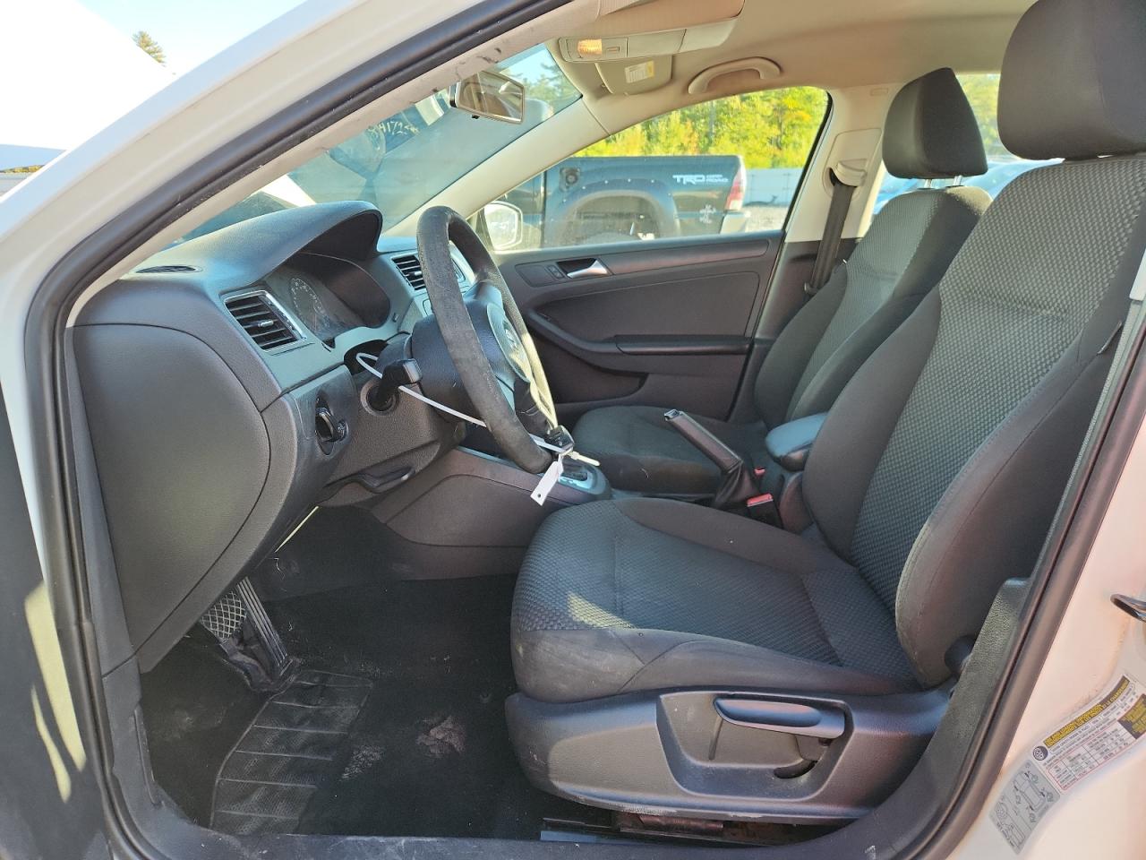 VOLKSWAGEN JETTA BASE