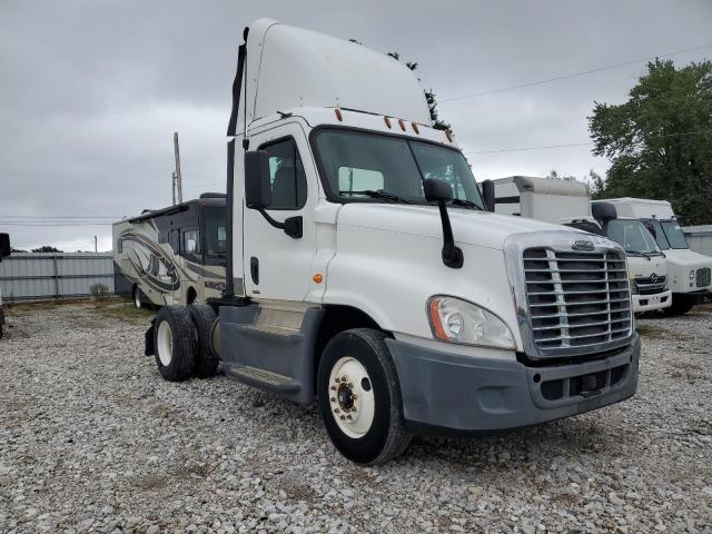 Global Auto Auctions: 2016 FREIGHTLINER CASCADIA 1