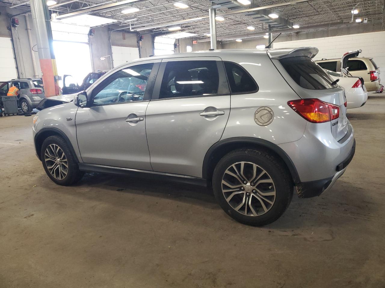 MITSUBISHI OUTLANDER ES
