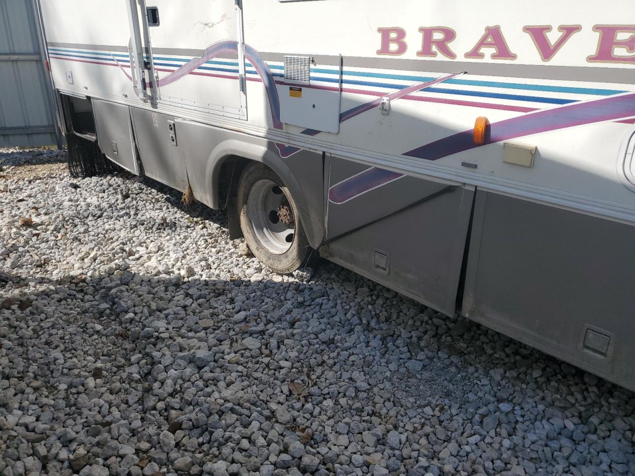 Lot #3298159294 2000 WINNEBAGO RV