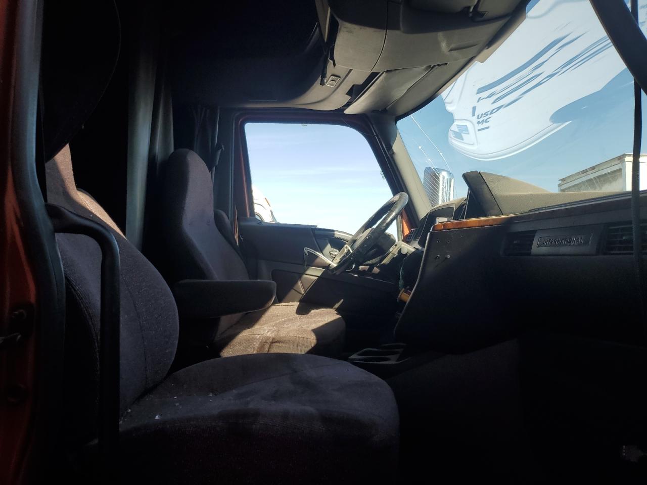 Lot #3261296886 2018 INTERNATIONAL LT625