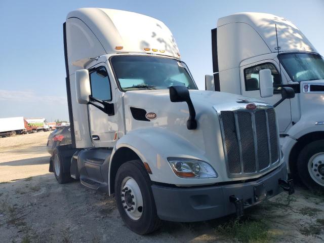 Global Auto Auctions: 2019 PETERBILT TRACTOR 579