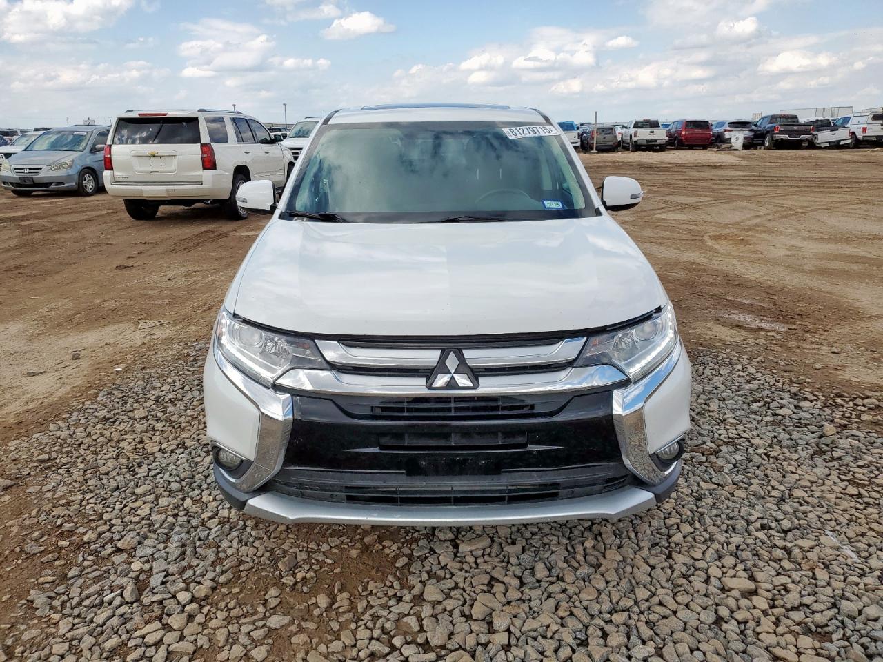 MITSUBISHI OUTLANDER SE