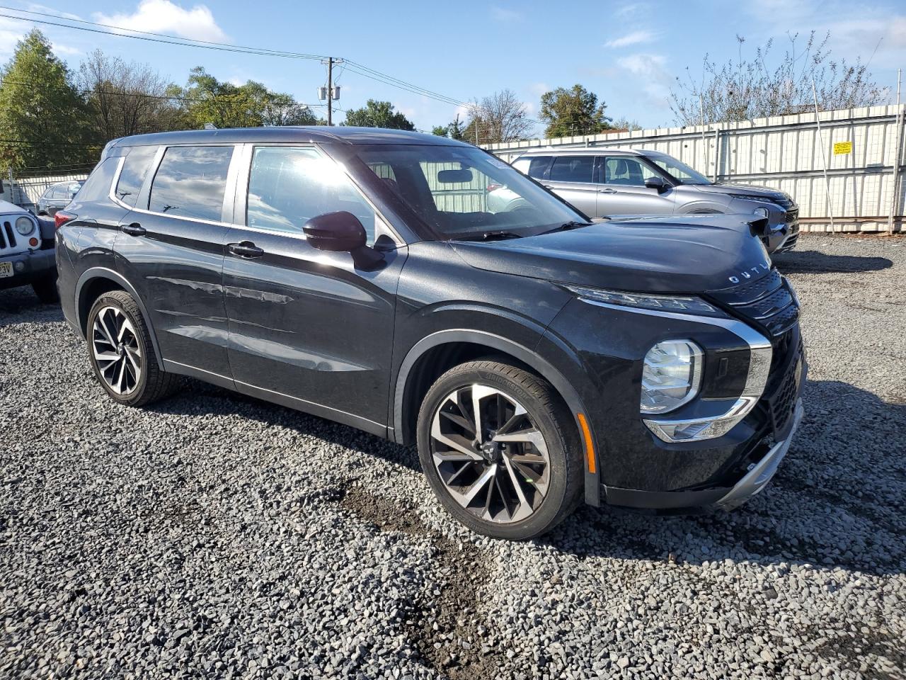 MITSUBISHI OUTLANDER SE
