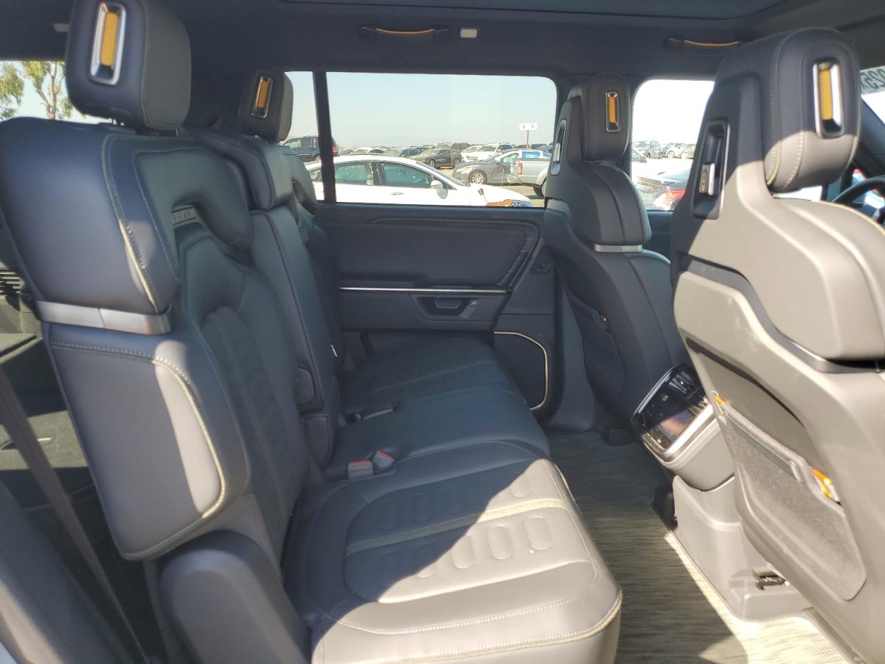 RIVIAN R1S ADVENTURE