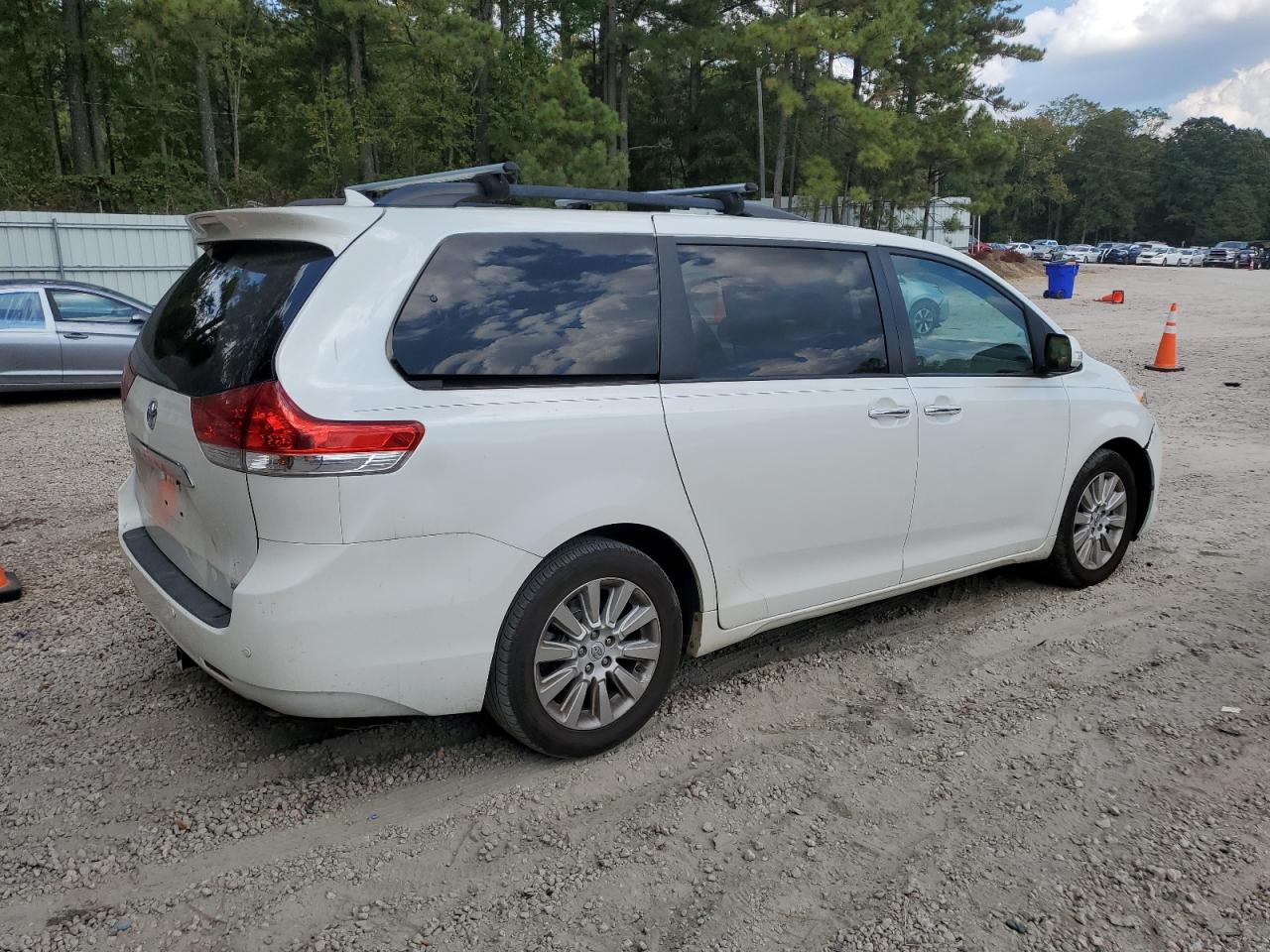 TOYOTA SIENNA XLE
