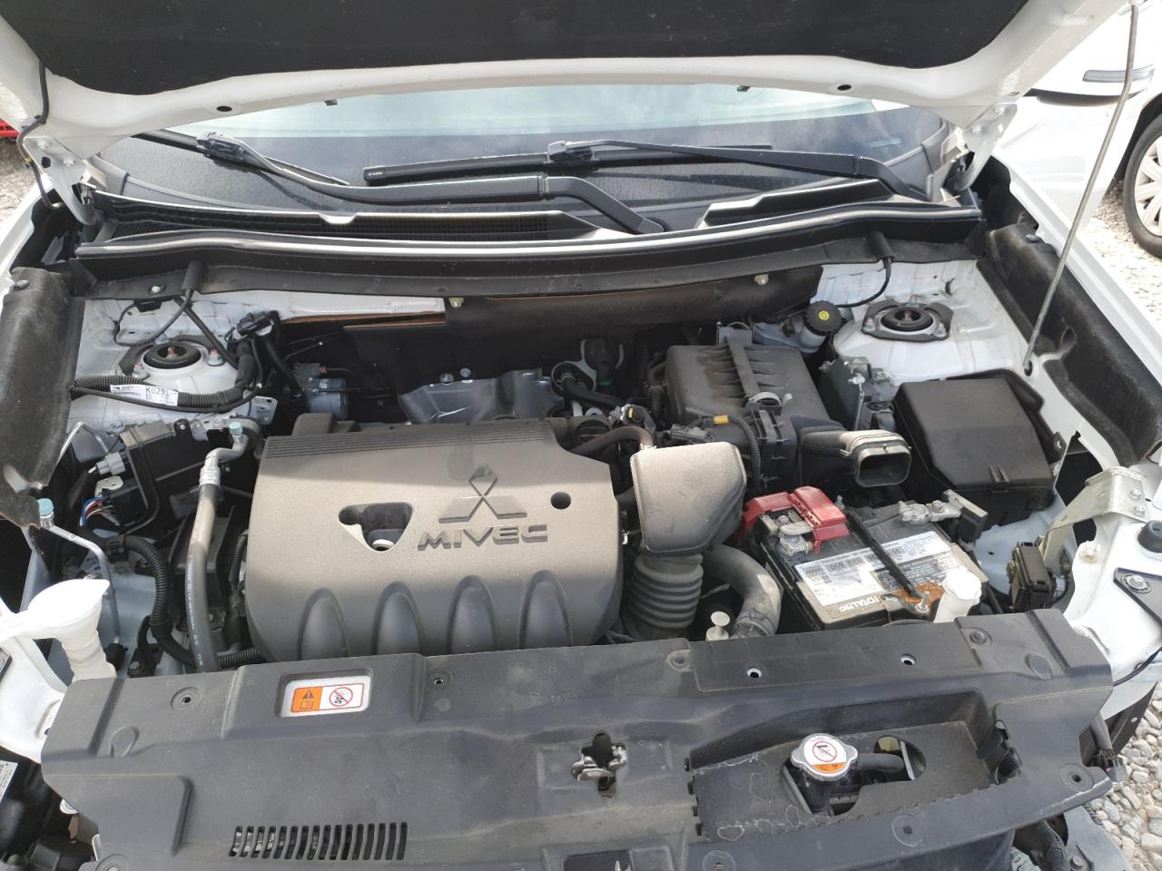 MITSUBISHI OUTLANDER SE