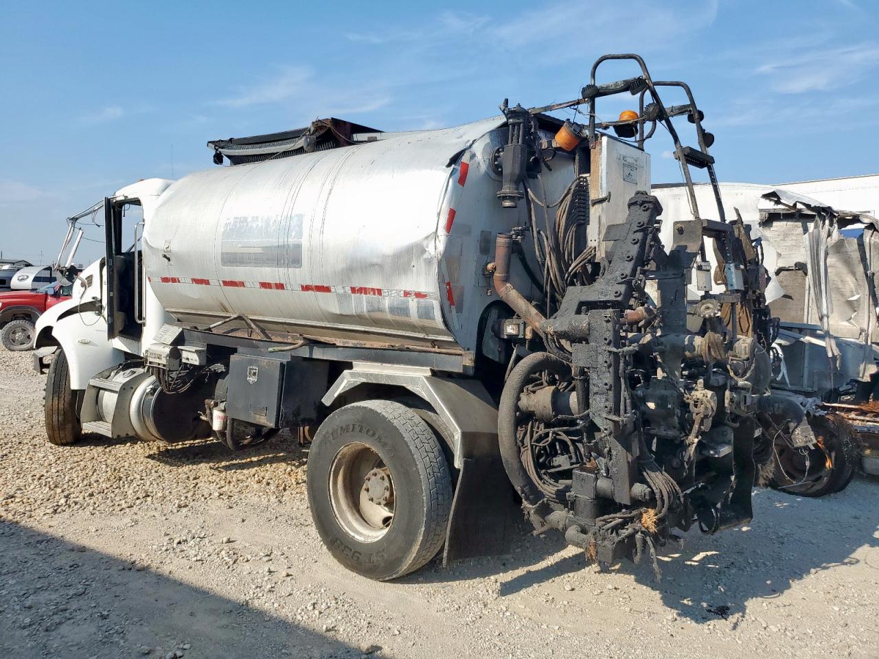 Lot #3303939711 2012 PETERBILT 337