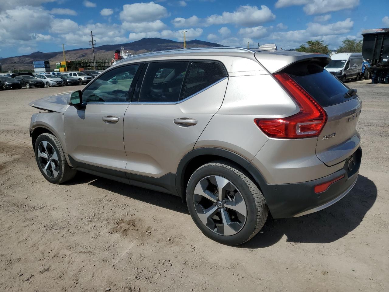VOLVO XC40 PLUS