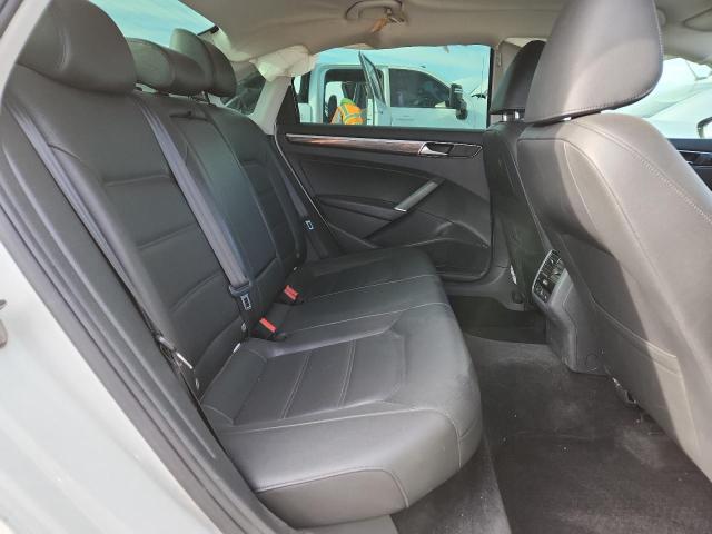 2018 VOLKSWAGEN PASSAT SE 1VWBA7A30JC030412