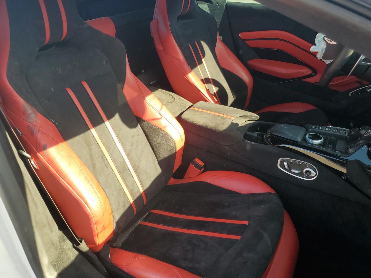 ASTON MARTIN VANTAGE