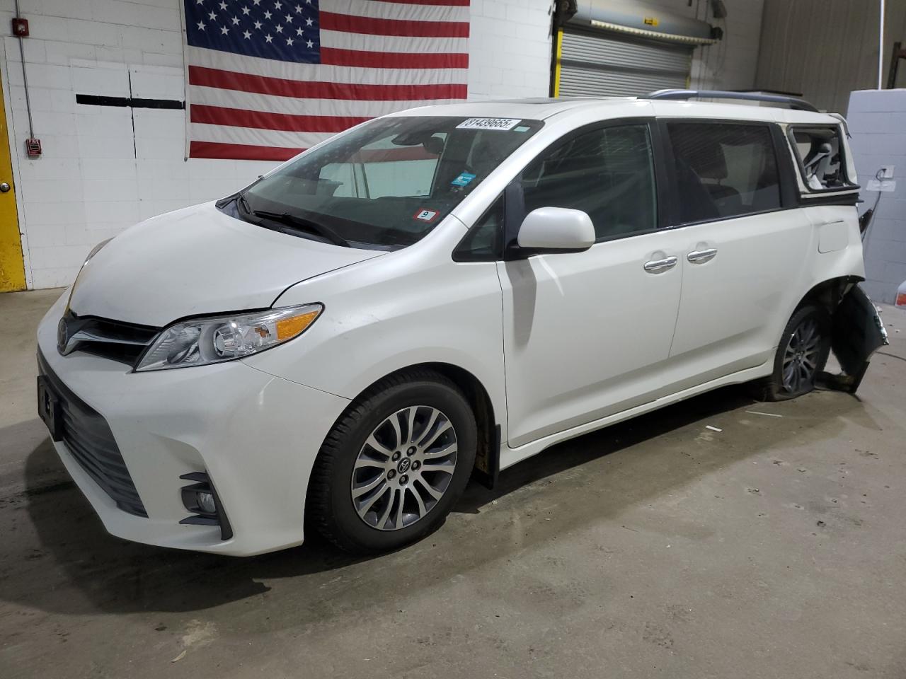 Lot #3261411490 2019 TOYOTA SIENNA XLE