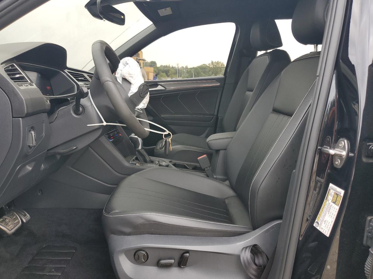 VOLKSWAGEN TIGUAN SE R-LINE BLACK