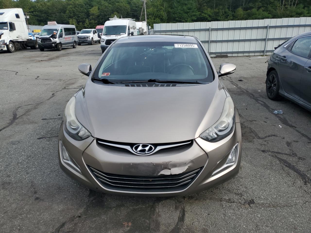 HYUNDAI ELANTRA SE