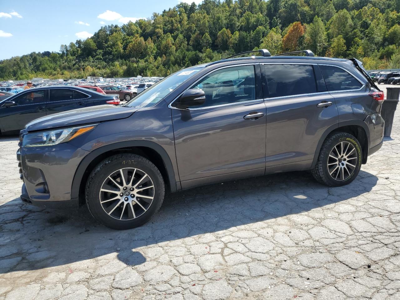 TOYOTA HIGHLANDER SE