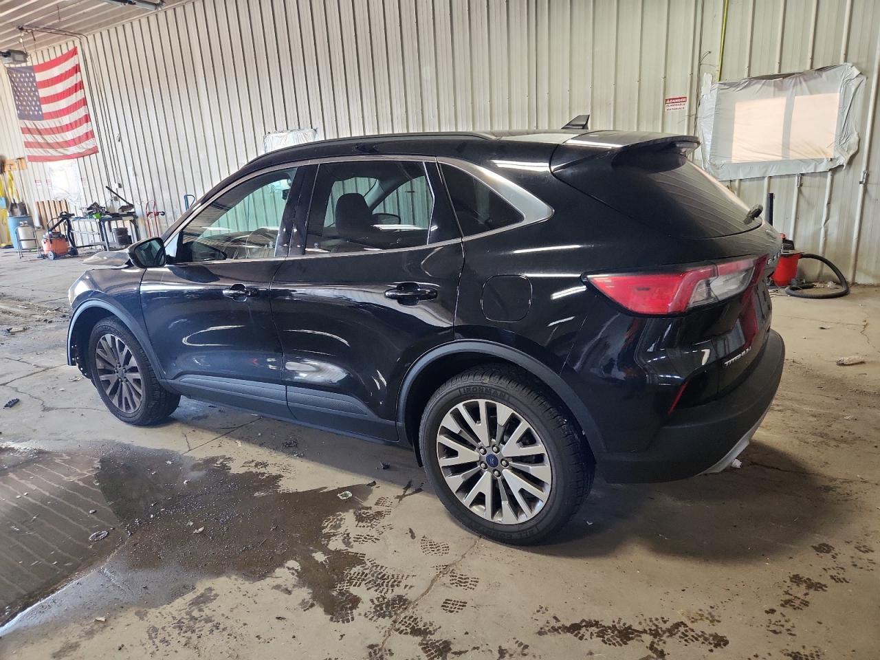 FORD ESCAPE TITANIUM